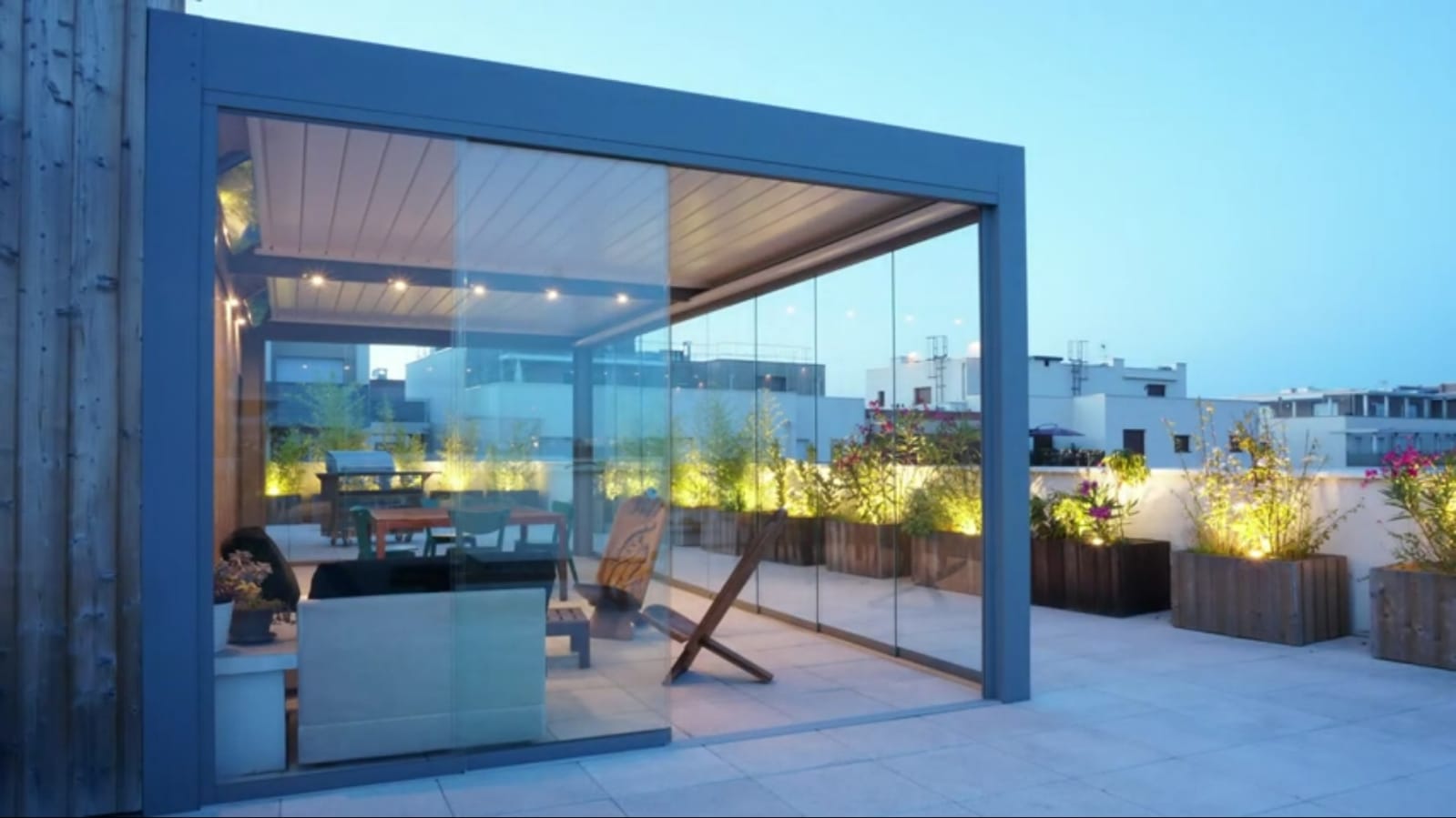 Gökay Mimarlık pergola ve cam sistemleriyle hazırlanmış teras